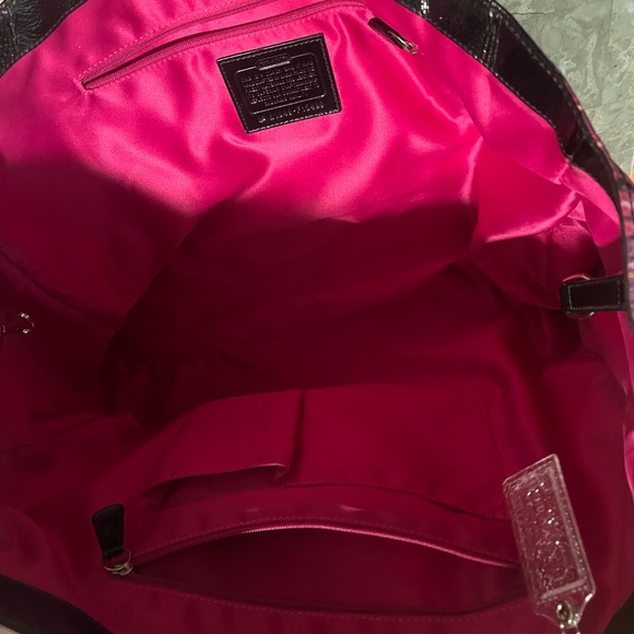 Coach large tote with laptop case and matching small accessory case - Picture 11 of 16